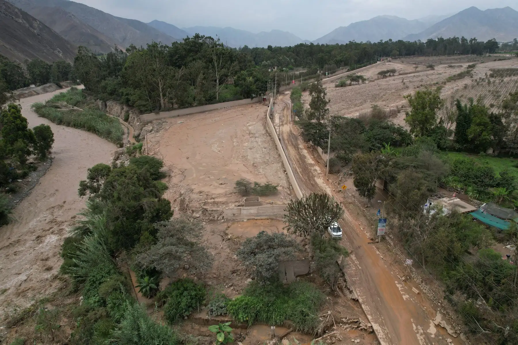 Activación de Quebrada en Pachacamac, afecta las laderas del Puente Manchay en el Sector Tambo Inga entre Pachacamac y Cieneguilla,  dejando más de 200 personas damnificadas. Foto: ANDINA/ Braian  Reyna
