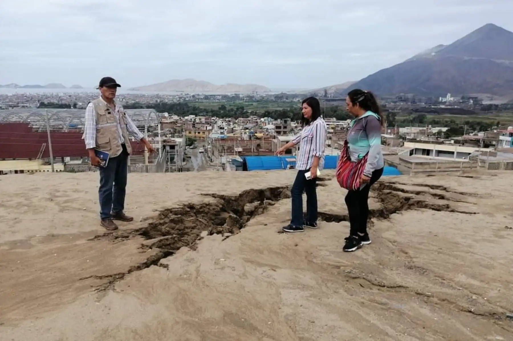 Las intensas lluvias han provocado grietas en la huaca San Pedro. Las autoridades locales han iniciado acciones de respuesta antes las intensas lluvias en Chimbote, región Áncash.