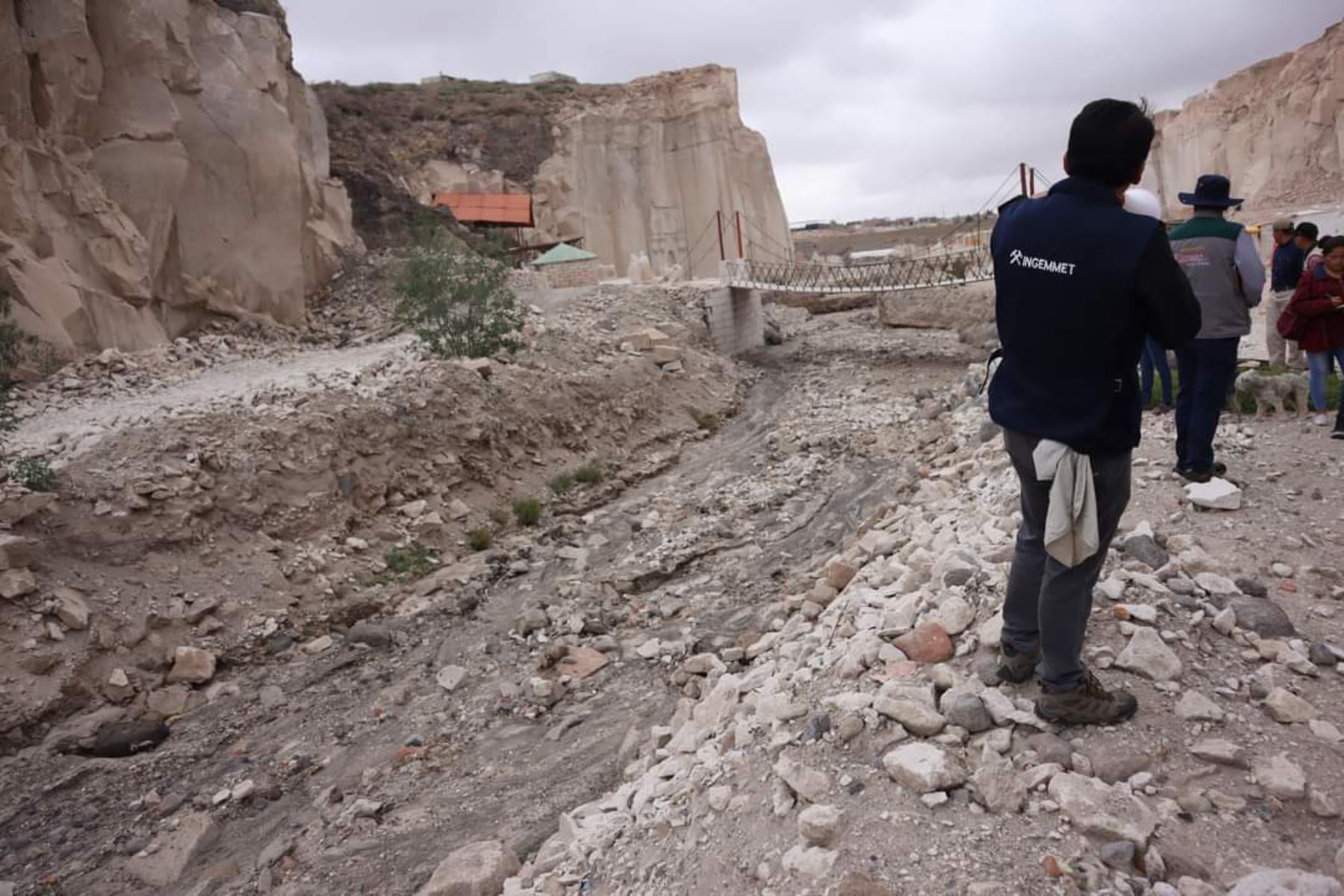 Durante la visita se evidenció material de relleno y depósitos de restos de huaicos antiguos en las canteras de sillar de Arequipa. Foto: ANDINA/Difusión