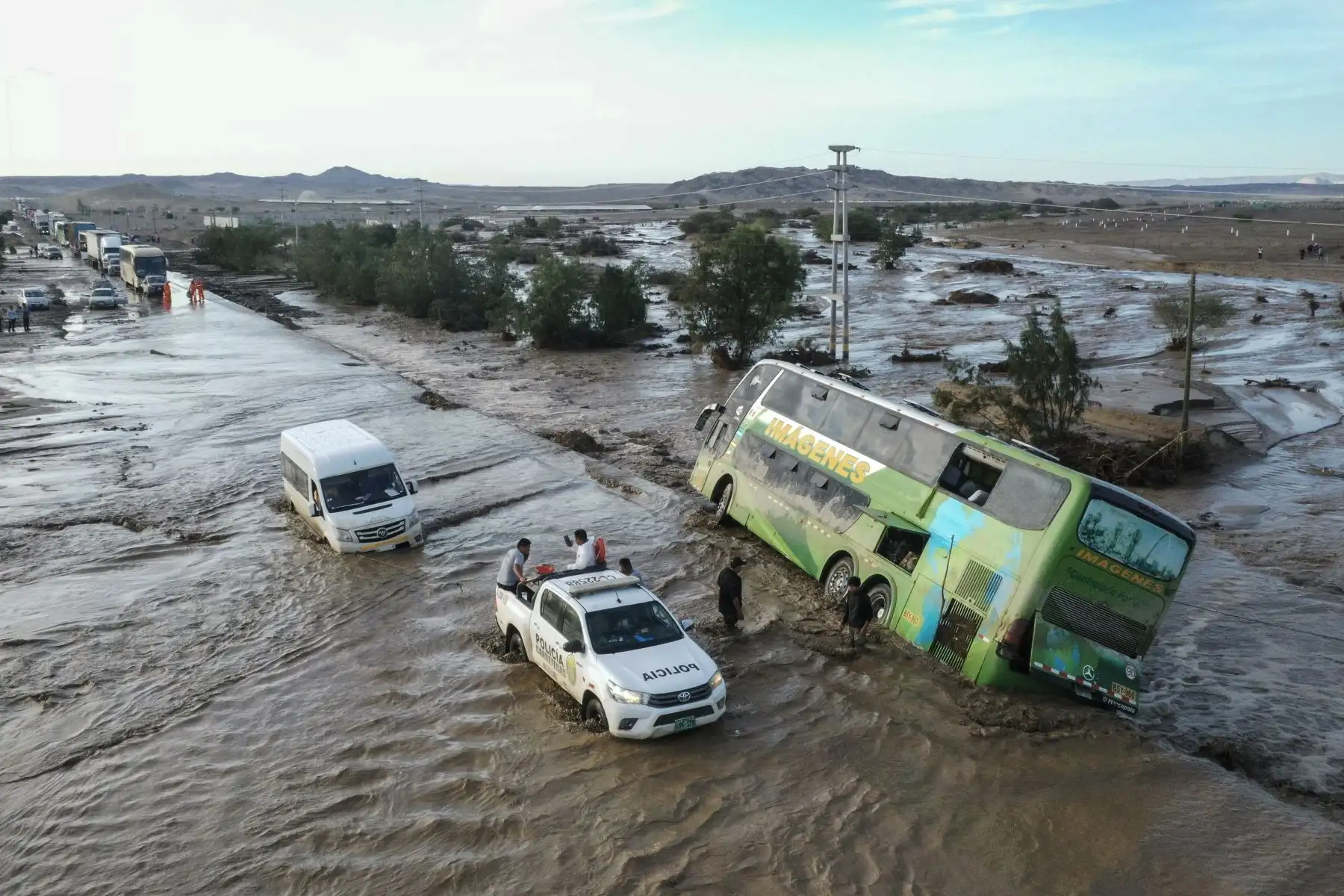 Según el Plan multisectorial ante la ocurrencia del fenómeno de El Niño 2023-2024, elaborado por el Ejecutivo, las regiones más vulnerables ante este evento climático que se manifestará en toda su dimensión en verano se localizan en la costa norte y central: Tumbes, Piura, Lambayeque, La Libertad, Áncash, Lima e Ica.  ANDINA/Difusión