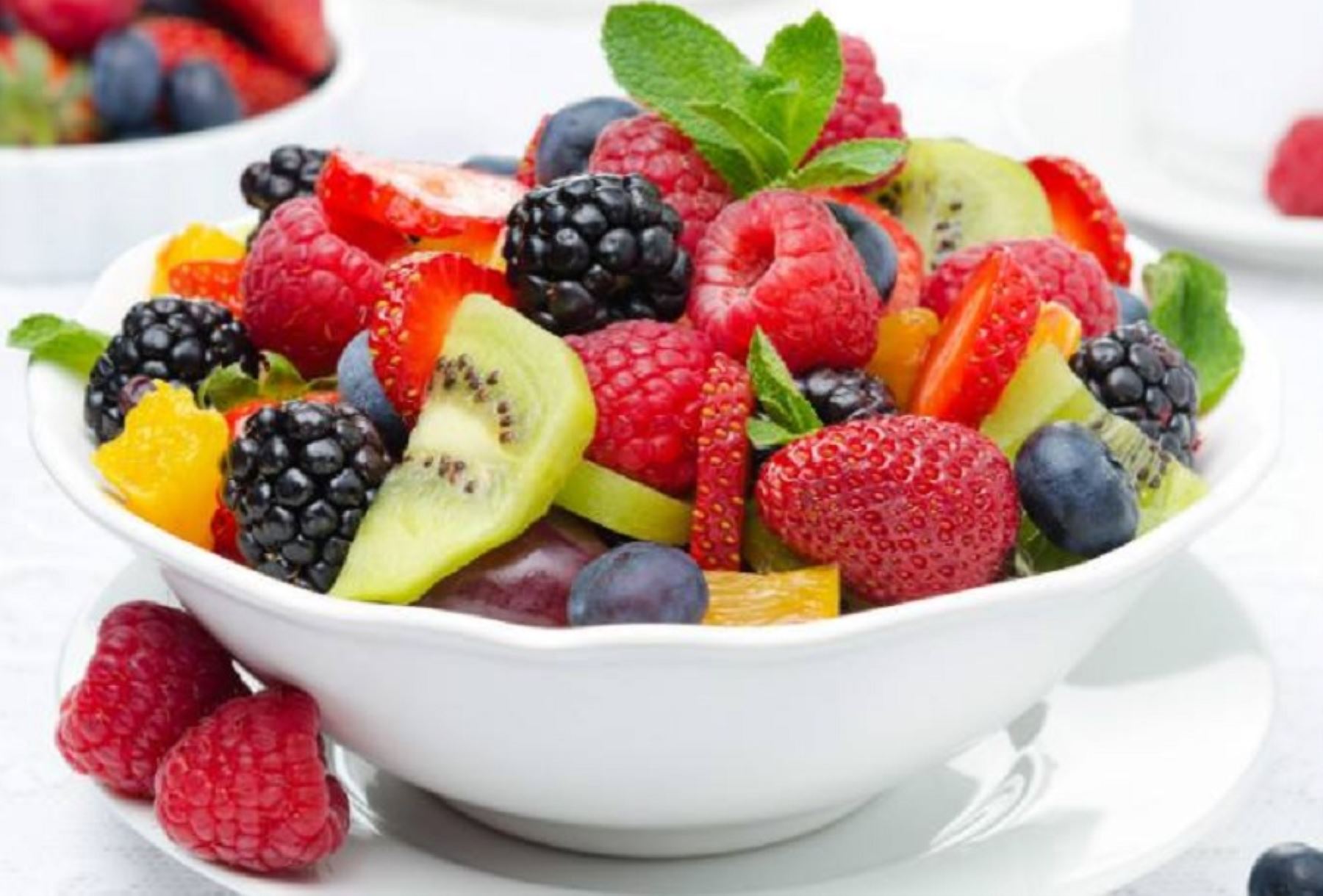 Muchas frutas contienen pH alcalino, además de aportar vitaminas, minerales y otros nutrientes que fortalecen el sistema inmune del organismo para prevenir enfermedades  y el cáncer.
