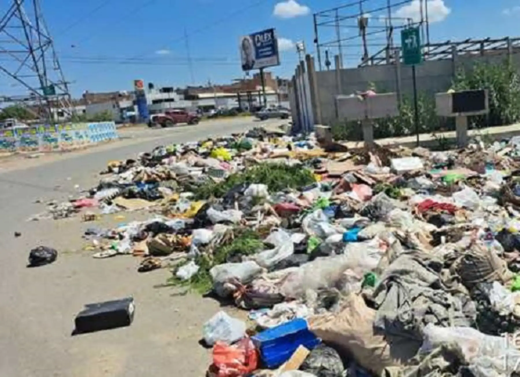Las lluvias intensas, huaicos y desborde de ríos generaron un problema adicional en las zonas afectadas por estos eventos naturales: la acumulación de residuos sólidos, que genera, además, contaminación ambiental. ANDINA/Difusión