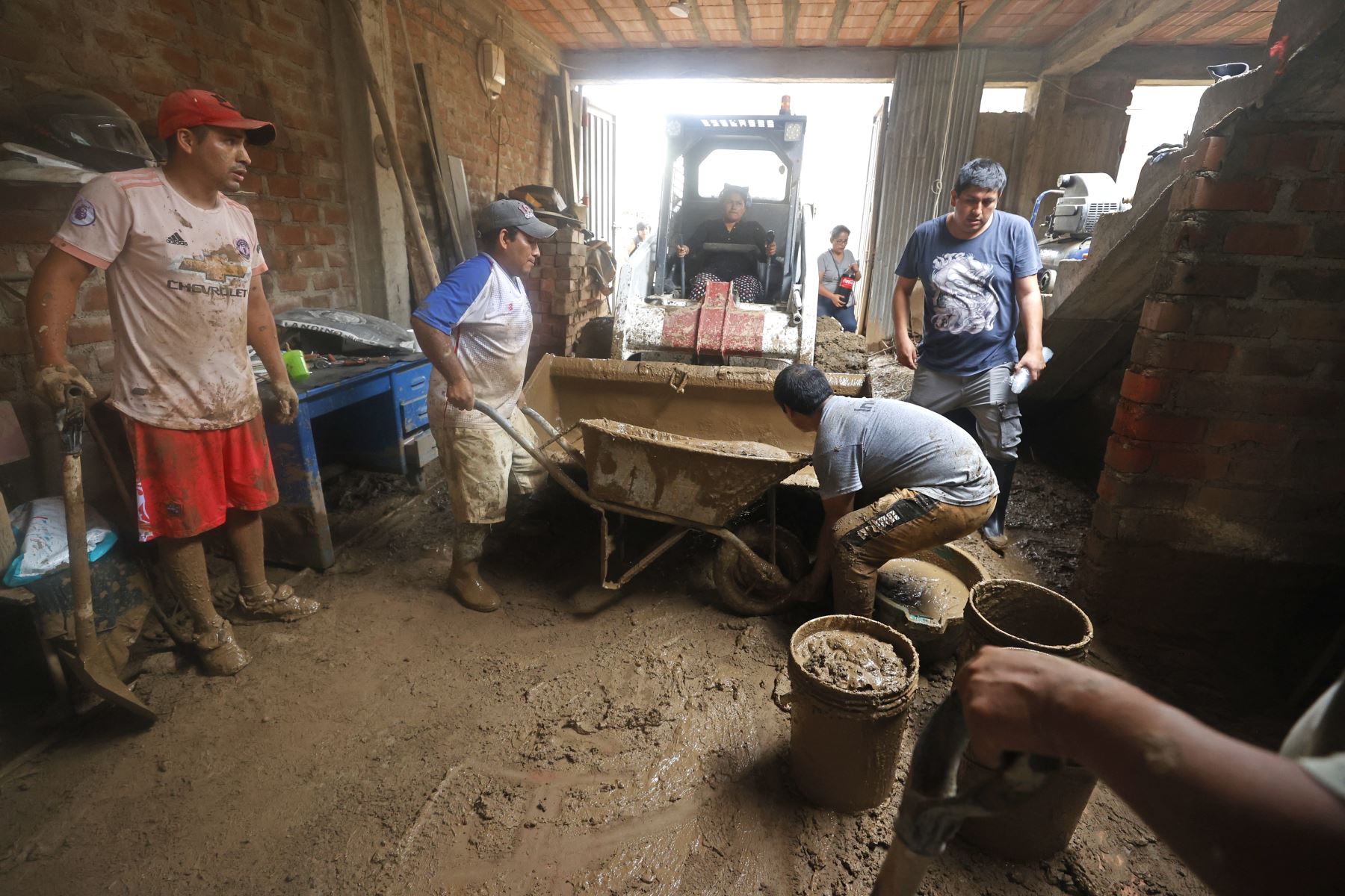 Un muerto, 800 damnificados y más de 2,500 afectados dejan hasta el momento los huaicos que afectaron esta semana al distrito de San Antonio de Huarochirí.
en la provincia de Jicamarca.
Foto: ANDINA/Vidal Tarqui