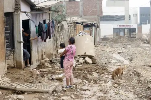Las lluvias intensas que se registran en diversas regiones de nuestro país generan huaicos, deslizamientos, desborde de ríos e inundaciones que causan daños personales y materiales. Por ello es muy importante estar prevenidos  ante la ocurrencia de estos eventos naturales para mitigar en todo lo posible sus efectos catastróficos. ANDINA/Vidal Tarqui