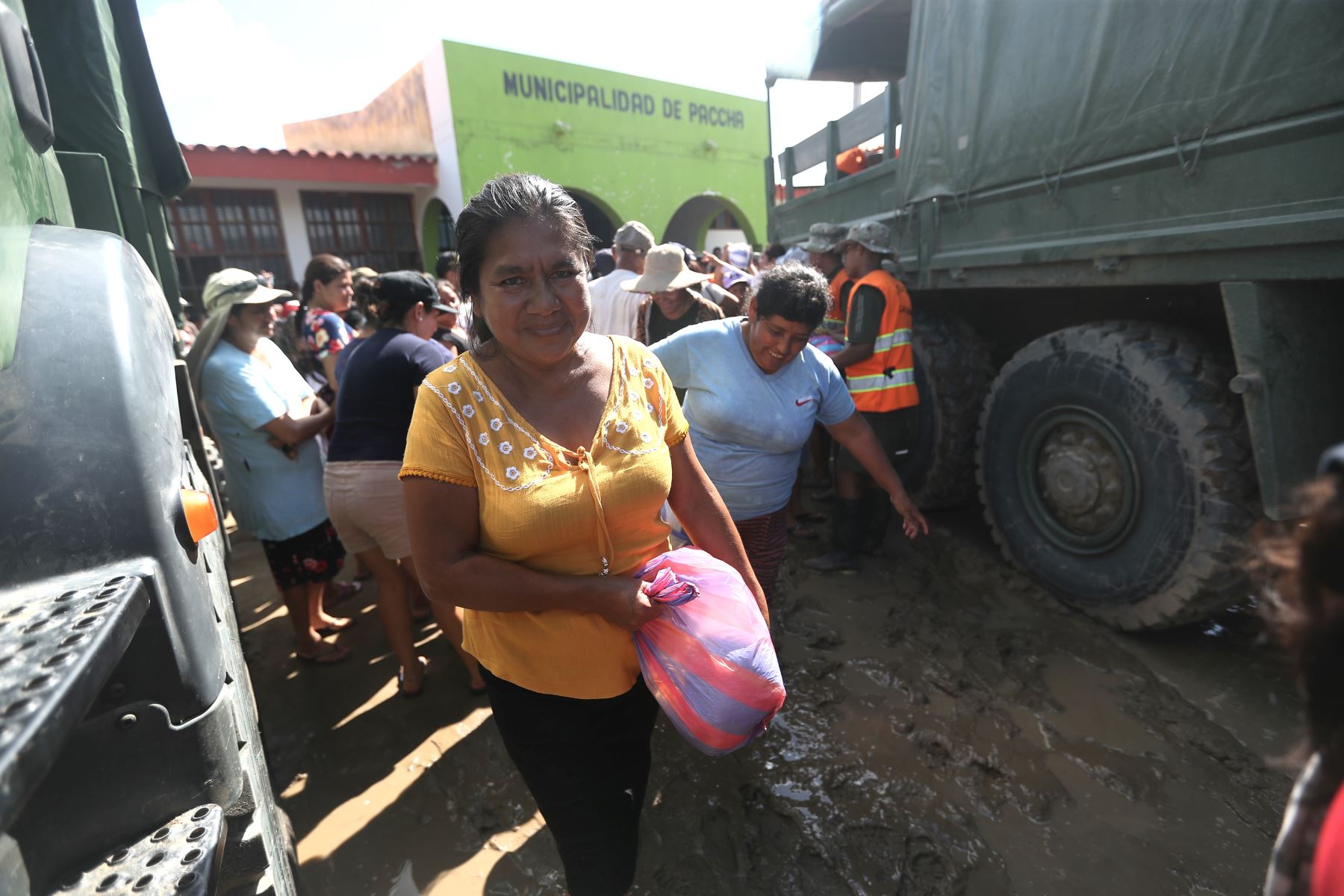 Ejército del Perú lleva ayuda humanitaria en artículos de primera necesidad a vecinos del centro poblado de Paccha distrito de Chulucanas provincia de Morropón  en Piura Foto: ANDINA/Ricardo Cuba