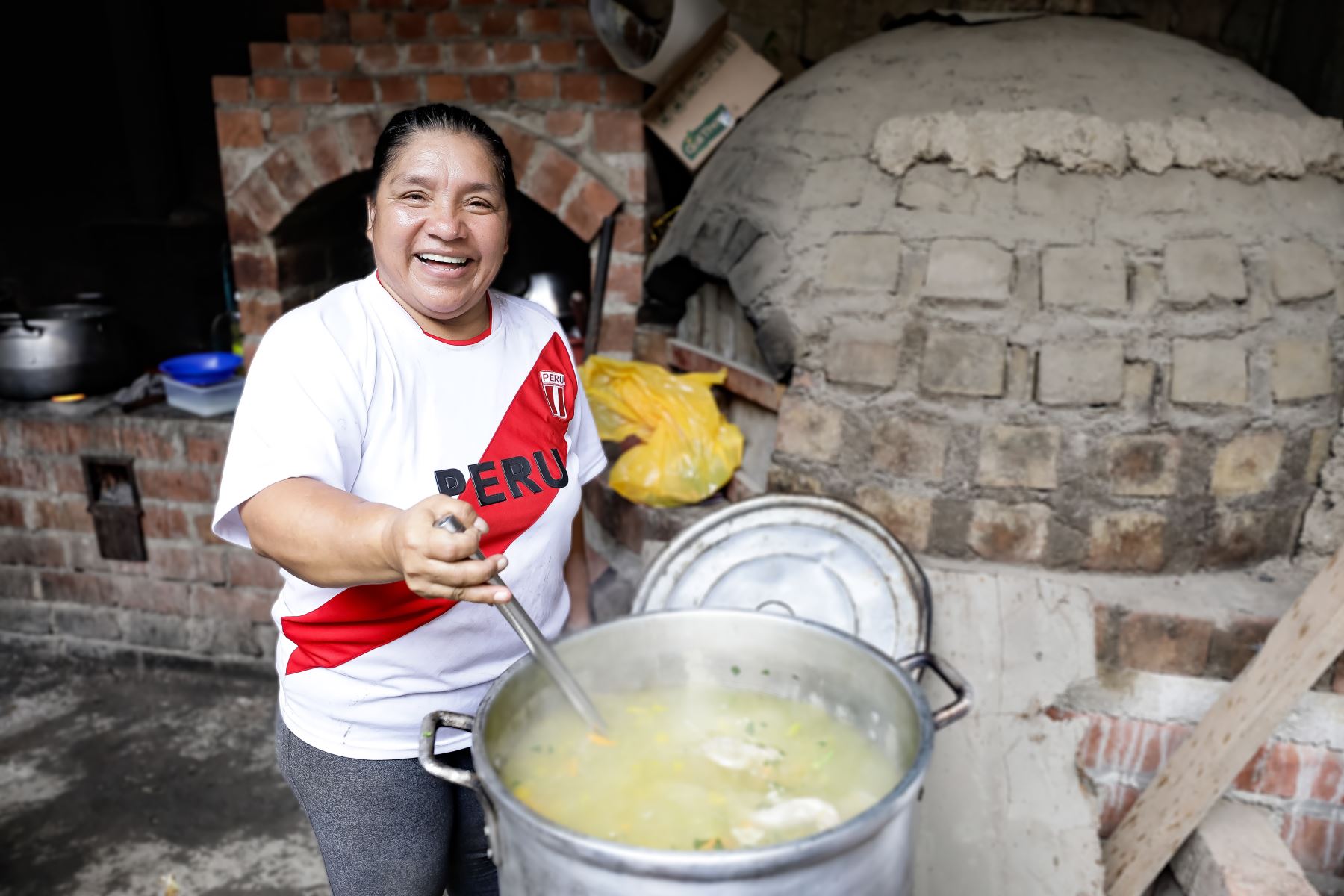 Las ollas comunes de San Juan de Lurigancho reciben apoyo alimentario del Midis. Foto: MIDIS/Difusión.