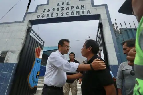 Ministro de Justicia y Derechos Humanos, José Tello Alfaro, supervisó hoy la entrega de 19 toneladas de bienes alimentarios y no alimentarios en el distrito de Santa Rosa de Quives, en la provincia de Canta.