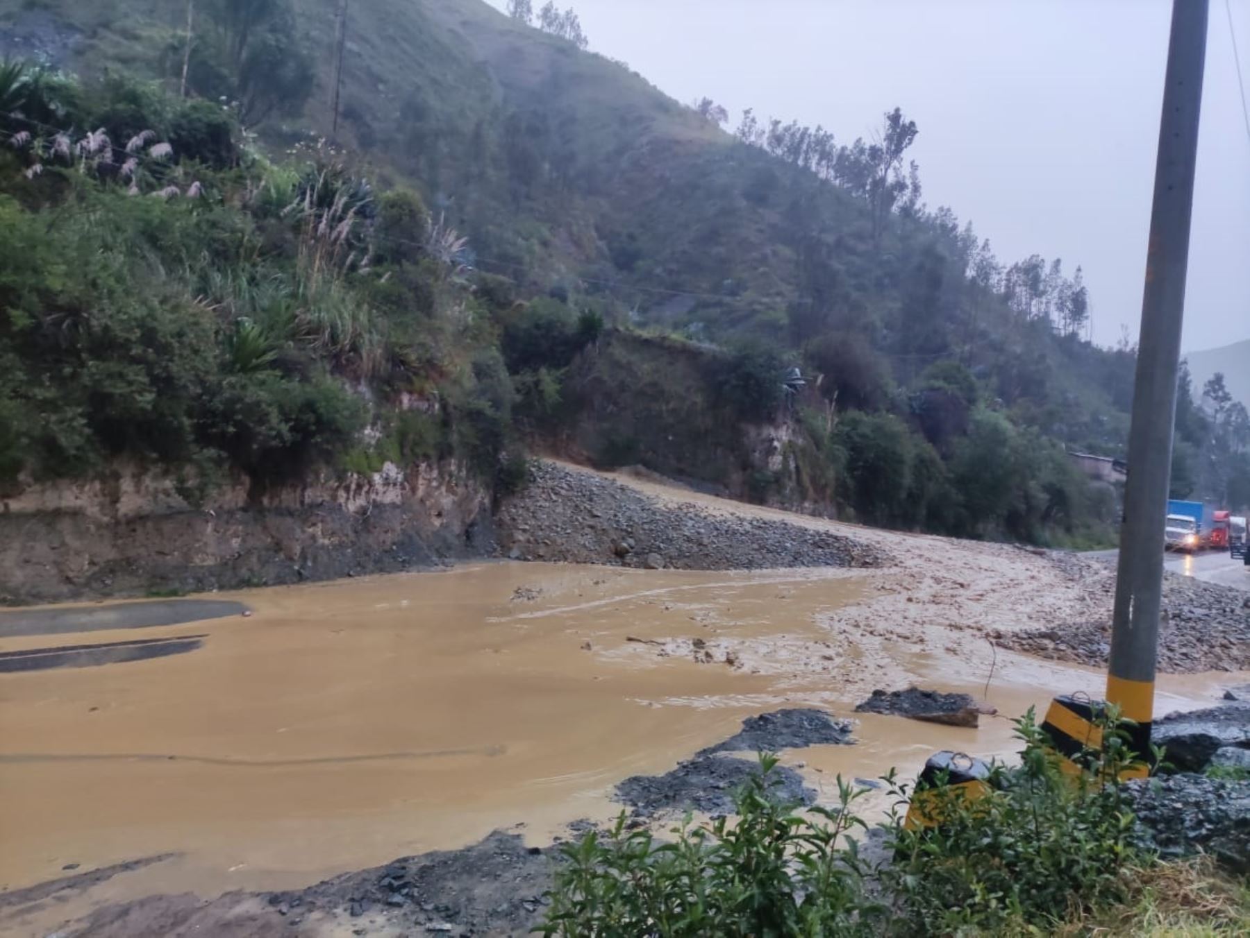 El tránsito en la carretera Central, en el tramo que une Pasco con Huánuco, se encuentra restringido tras activarse una quebrada a consecuencia de las lluvias intensas.
