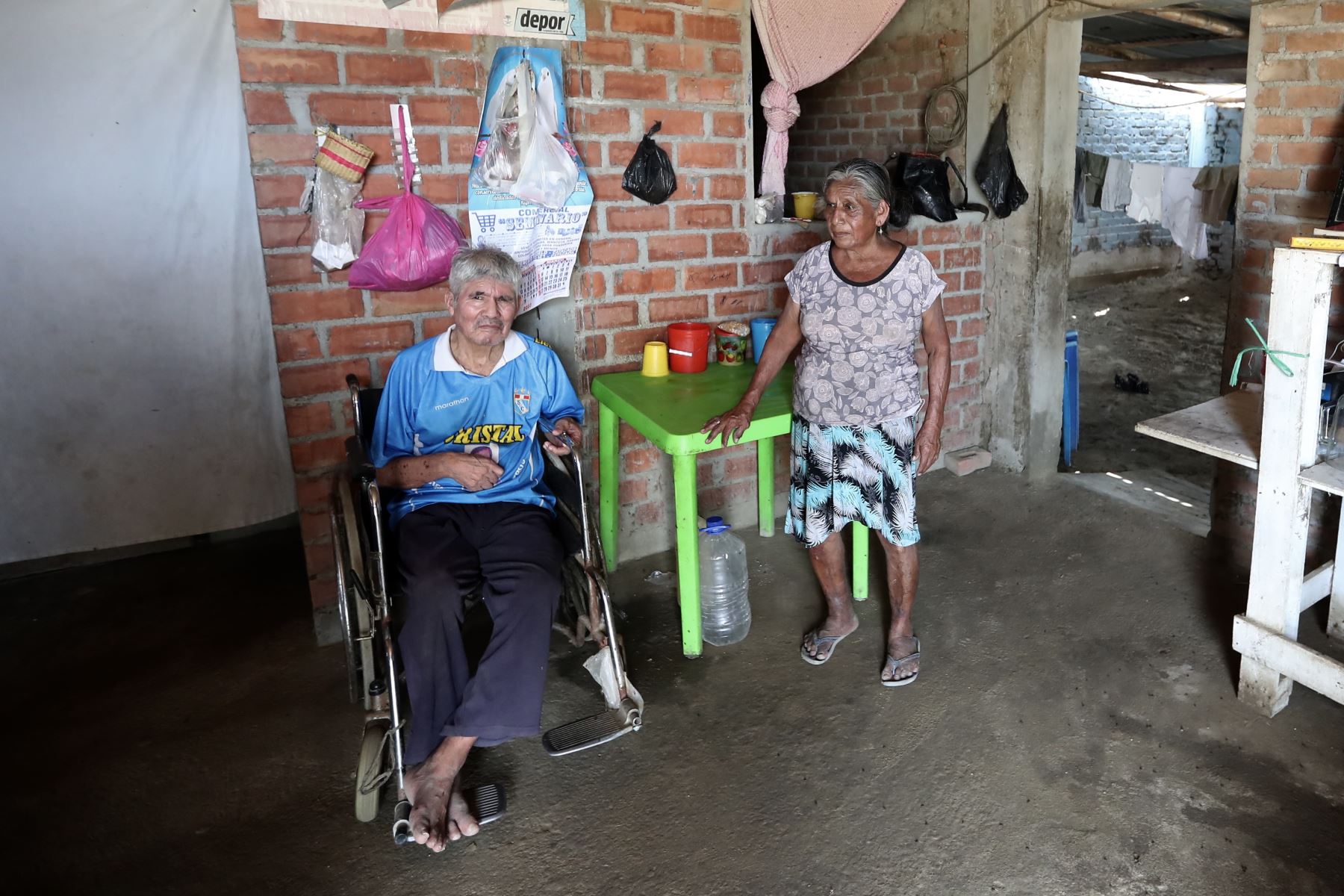 Paula Bautista y Bonifacio Martinez del Centro Poblado Pedregal Chico de Piura fueron afectado por el niño costero en el 2017 vuelven a ser víctima de las lluvias por el ciclón Yaku, 

Foto: ANDINA/Ricardo Cuba