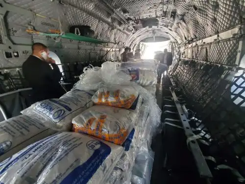Cuatro toneladas de alimentos trasladó el Ejército a Huaraz, en Áncash, para atender a los damnificados y afectados por las lluvias intensas y huaicos de esta región.