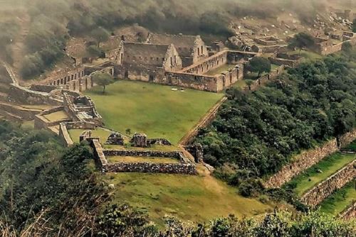 El impactante sitio arqueológico de Choquequirao reabrió esta semana su atención a los turistas nacionales y extranjeros tras finalizar los trabajos de limpieza y mantenimiento del camino de acceso a esta formidable construcción inca que es considerada el segundo Machu Picchu. ANDINA/Difusión