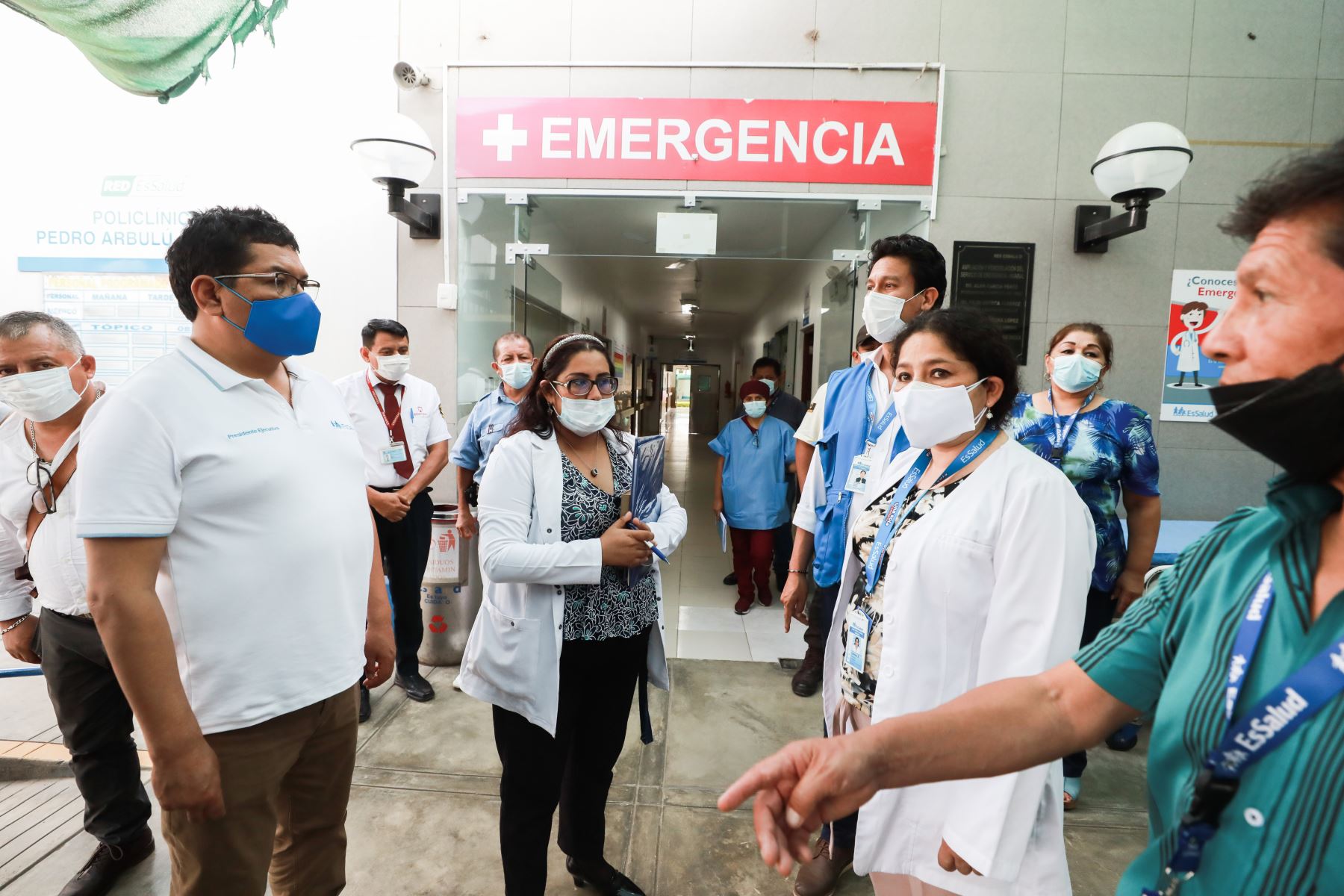 Presidente del Seguro Social supervisó entrega gratuita de repelentes elaborados por EsSalud para evitar propagación del dengue.
Foto: ANDINA/ EsSalud