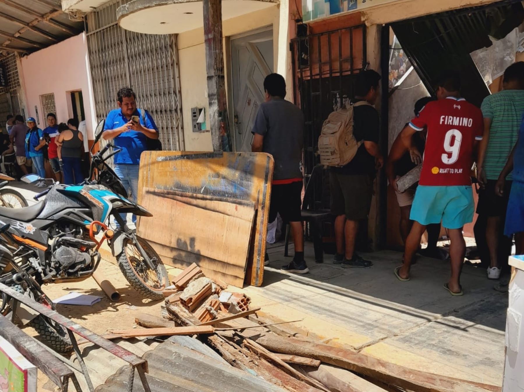 Daños en la calle Bolívar tras el temblor de magnitud 7.0 en Tumbes. Foto: Milagros Rodriguez