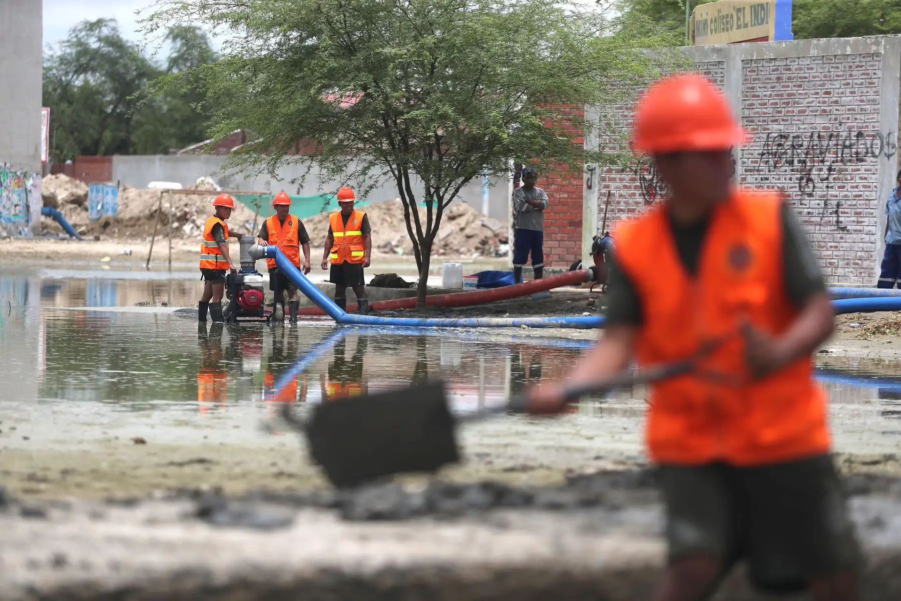 El gobernador regional de Piura, Luis Neyra, sostuvo hoy que es fundamental que este año se avance en la solución definitiva del drenaje pluvial en las ciudades y en el manejo integral del río Piura, en vista de la probabilidad de la ocurrencia del Fenómeno El Niño. Foto: ANDINA/Ricardo Cuba.