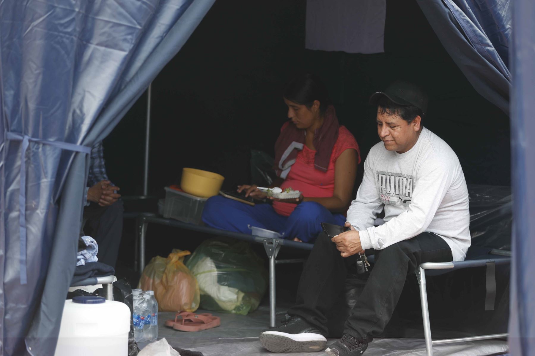 El Ministerio de Salud brinda atención médica a los damnificados de Cieneguilla e instala carpas a modo de hogares temporales para los damnificados. Foto: ANDINA/ Daniel Bracamonte