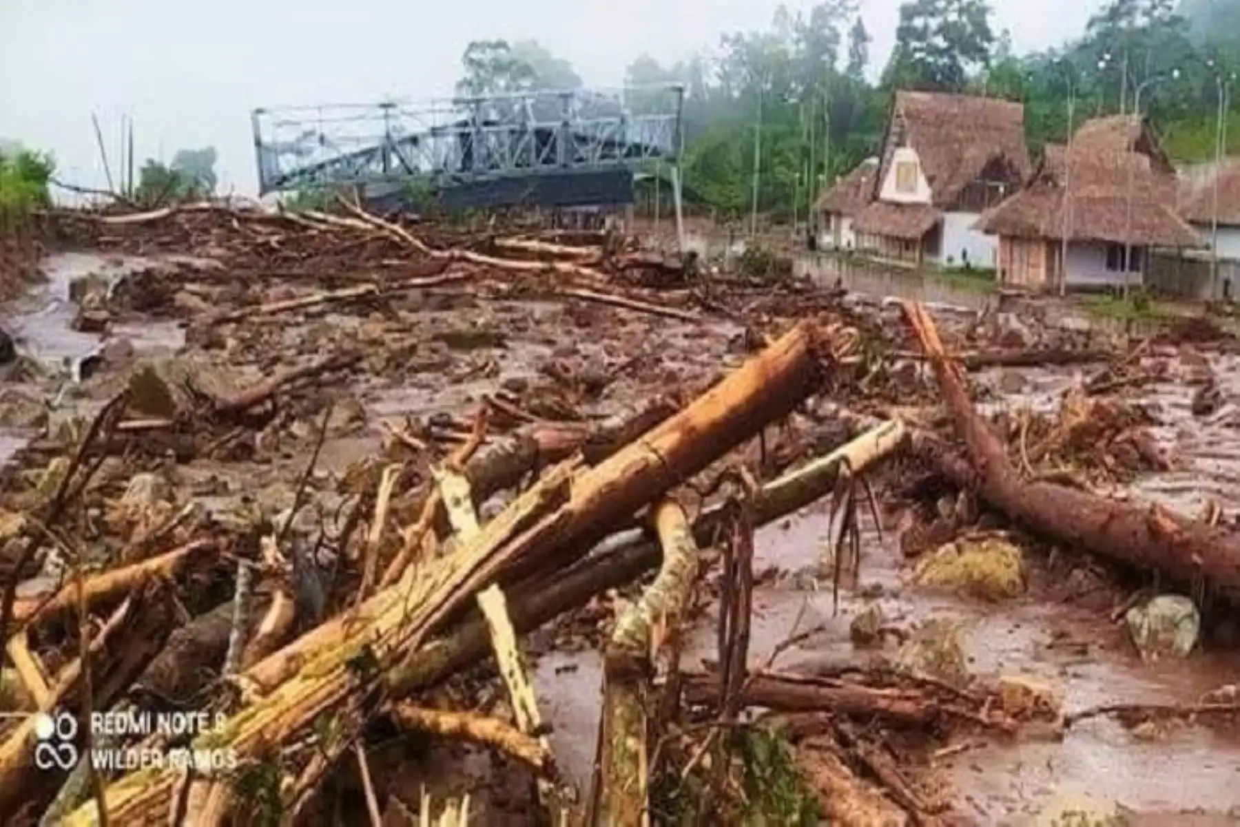 Oficinas de gestión del riesgo de desastres de gobiernos locales, deben reiterar las recomendaciones a la población en general, que eviten ocupar áreas inundables, zonas delimitadas como faja marginal, laderas inestables, barrancos, suelos licuables y, en especial, zonas reconocidas como lugares de riesgo muy alto, no mitigable.