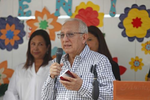Ministro de Educación, Óscar Becerra. Foto: ANDINA/Daniel Bracamonte