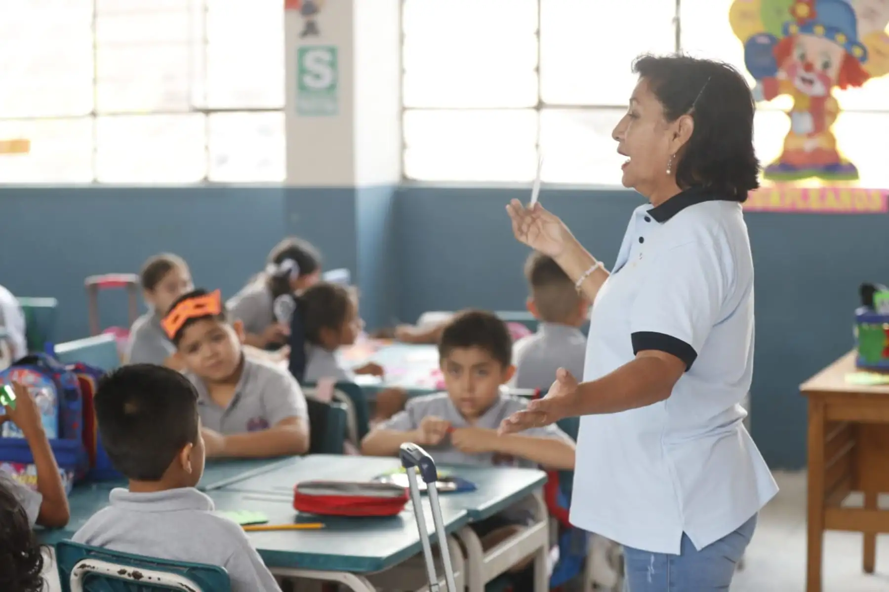 El ministro Oscar Becerra recalcó que este año se impulsará la inclusión de contenidos cívicos y valores en el currículo escolar para fortalecer la formación de los niños y adolescentes. Foto: ANDINA/Daniel Bracamonte