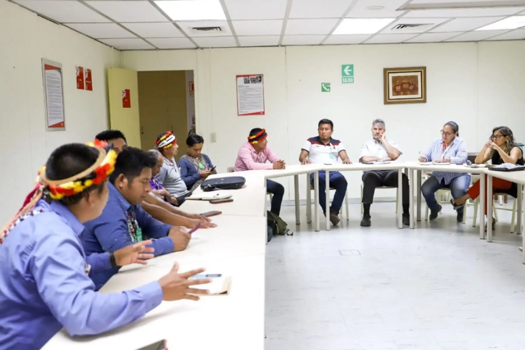 Continuando con su labor de relacionamiento con la población cercana a sus operaciones, Petroperú se reunió los días 15 y 17 de marzo con los dirigentes de las comunidades nativas Chapis, Atahualpa, Santa Rosa y de las 
organizaciones Orpicam, Orpisem, Fenara, Orpasy y Shapishiwiag, pertenecientes al distrito de Manseriche, aledañas a las instalaciones del Oleoducto Norperuano en Loreto, en su reciente visita a Lima.