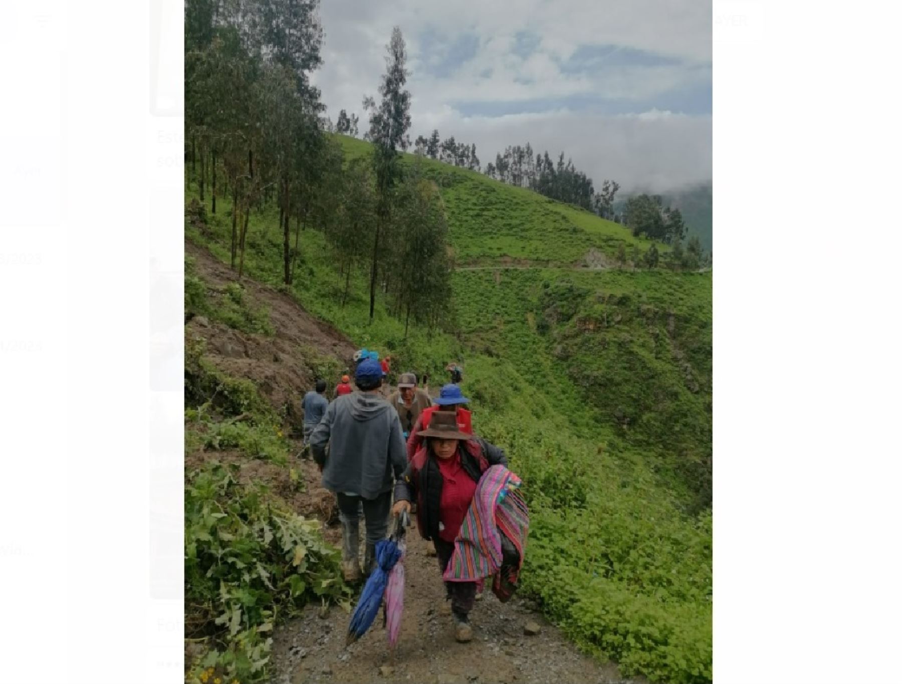 Decenas de pobladores del distrito de Querco, en Huancavelica, son evacuados ante la activación de quebradas a causa de las lluvias intensas, para prevenir daños por posibles derrumbes en la zona. ANDINA/Difusión