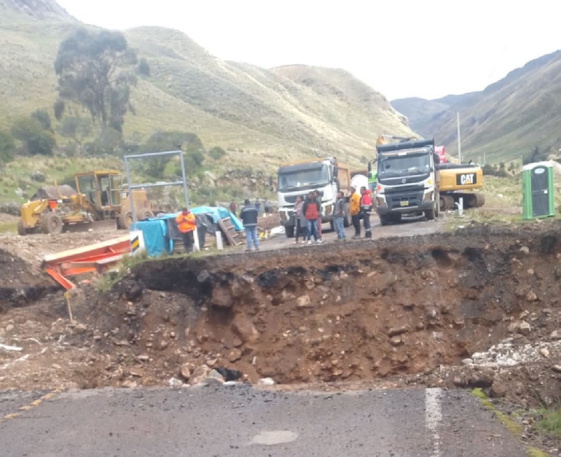 El distrito de Paras, ubicado en la provincia de Cangallo, región Ayacucho, se encuentra aislado debido al colapso de un puente, tras la crecida del río Niñobamba por lluvias intensas. ANDINA/Difusión