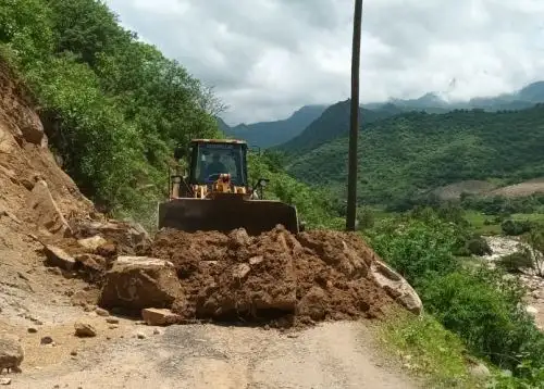 Lambayeque logra habilitar carretera que une Pítipo con Incahuasi, que resultó afectada por un derrumbe a causa de las lluvias intensas. Foto: ANDINA/difusión.