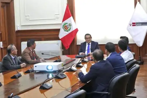 Alberto Otárola recibió a alcaldes directivos de la Ampe. ANDINA/Difusión