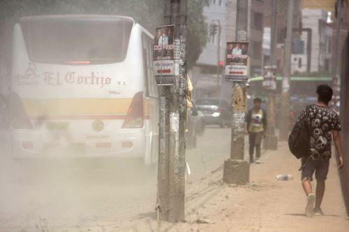 Emergencia por lluvias: manto de polvo cubre las calles de Trujillo tras caída de huaico