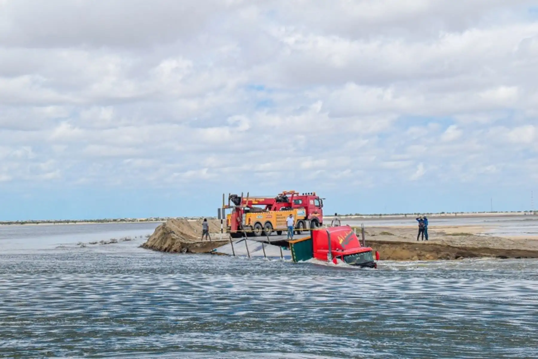 Piura: Sechura pide ejecución de Plan Maestro de río Piura ante desborde en Bayóvar
