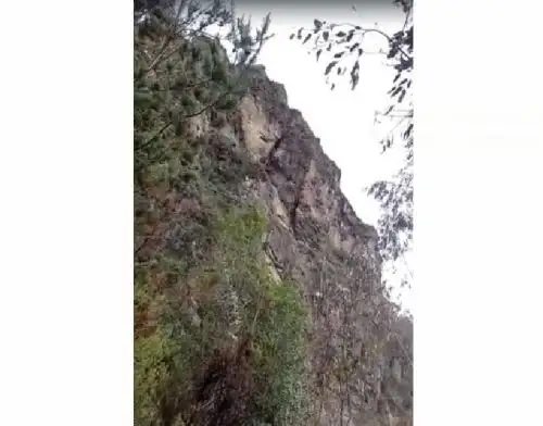 El derrumbe de un cerro en la provincia de Huari, región Áncash, a causa de las lluvias intensas, obligó a evacuar a 60 familias.