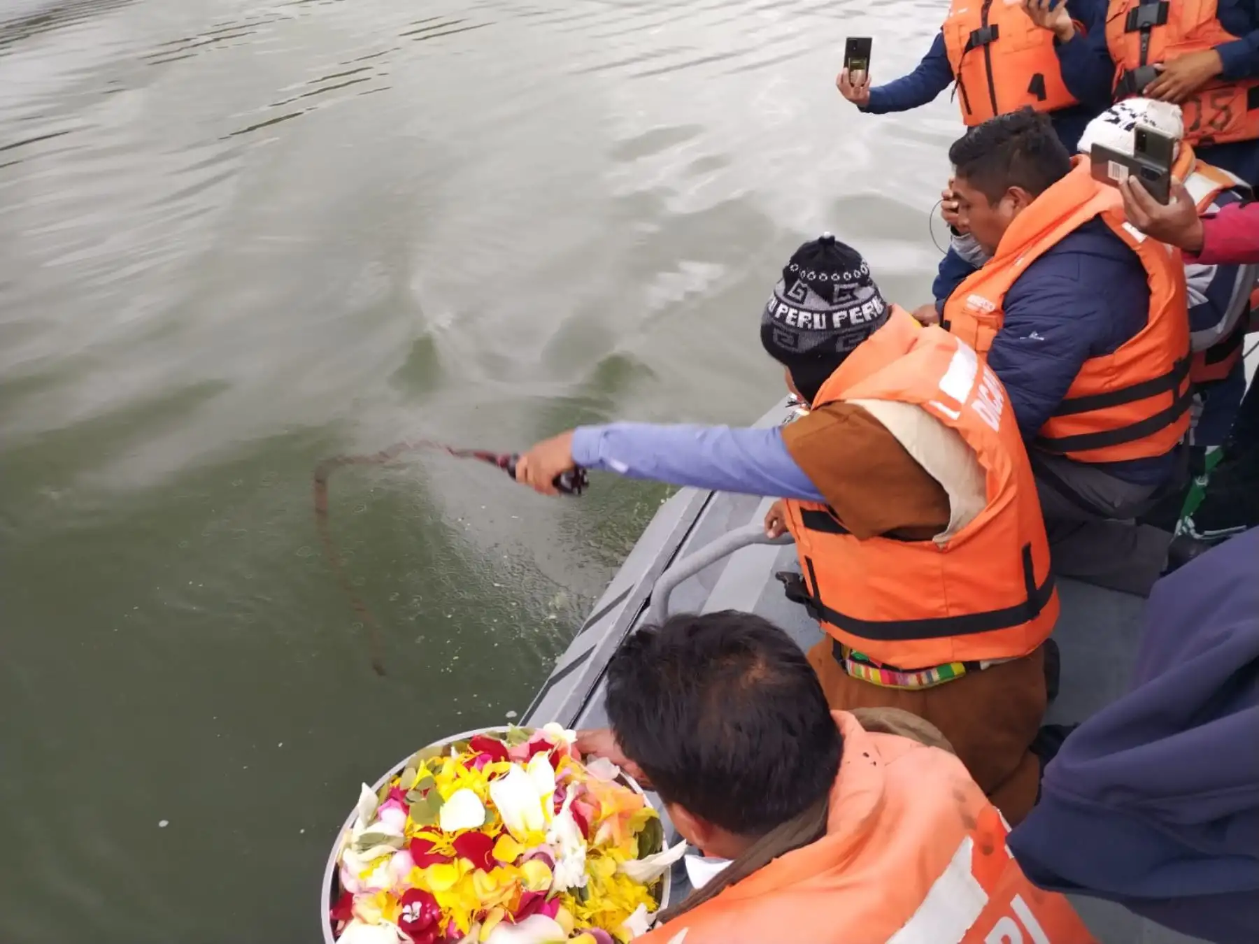 Con un tradicional ritual andino de ofrenda al lago Titicaca, Puno celebró el Día Mundial del Agua. ANDINA/Difusión