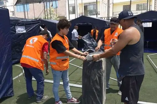 Los damnificados han sido reubicados en el campo deportivo Bella Unión. ANDINA/ Municipalidad de San Martín de Porres. Foto: ANDINA/Difusión.