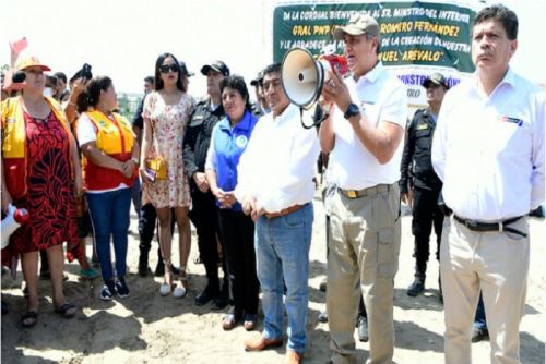 Invitado por el alcalde de la Esperanza, Wilmer Sánchez, el titular del Interior recorrió el terreno donde se construirá la nueva comisaría trujillana Manuel Arévalo.