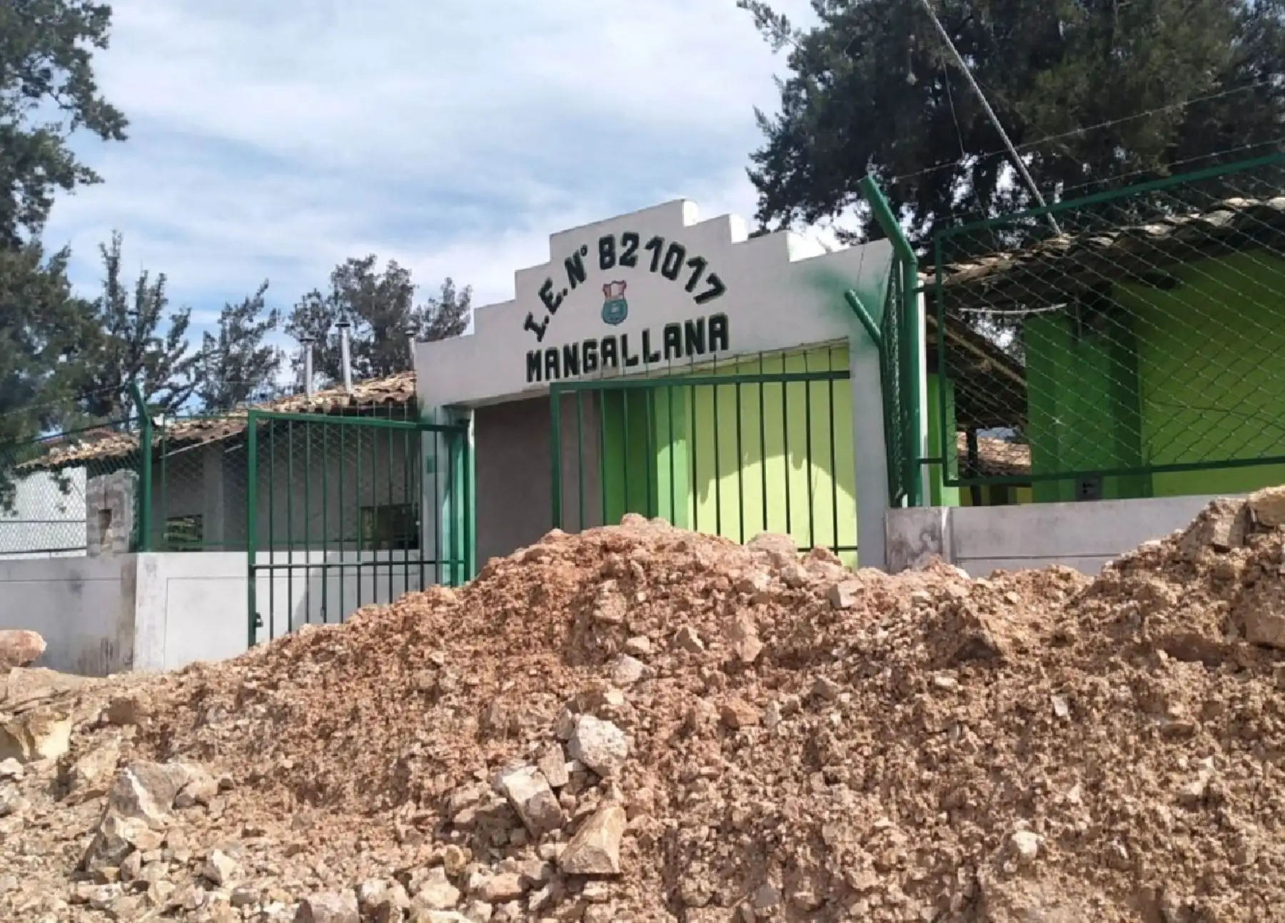 El colegio Mangallana, ubicado en el distrito de Condebamba, provincia de Cajabamba, región Cajamarca, sufrió daños severos tras el desborde del río Huamachuquino. Foto: ANDINA/difusión.