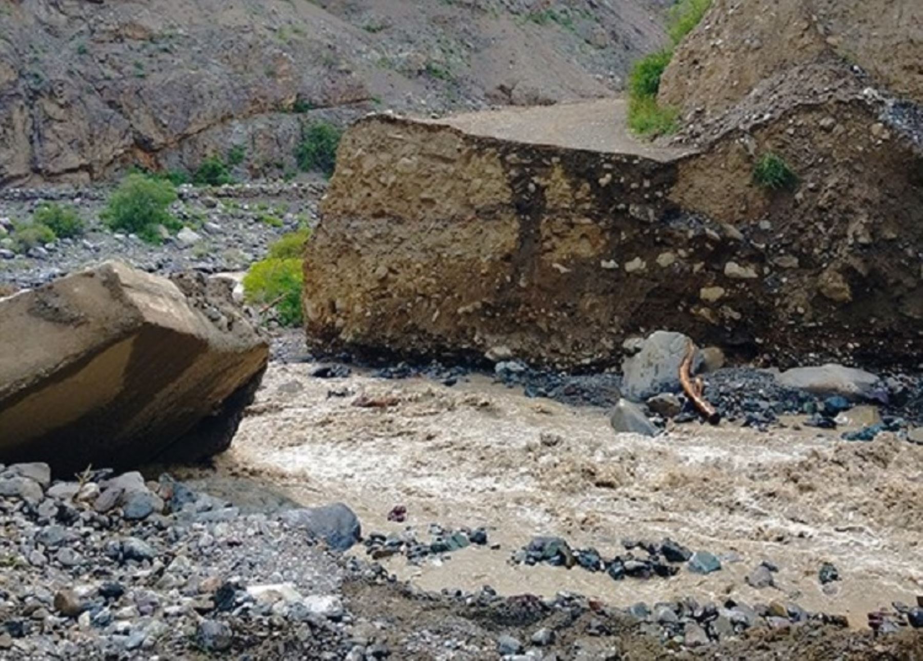 Región Lima advirtió que 91 zonas se encuentran en peligro por las lluvias intensas y podrían resultar afectadas por huaicos, erosiones y deslizamientos.