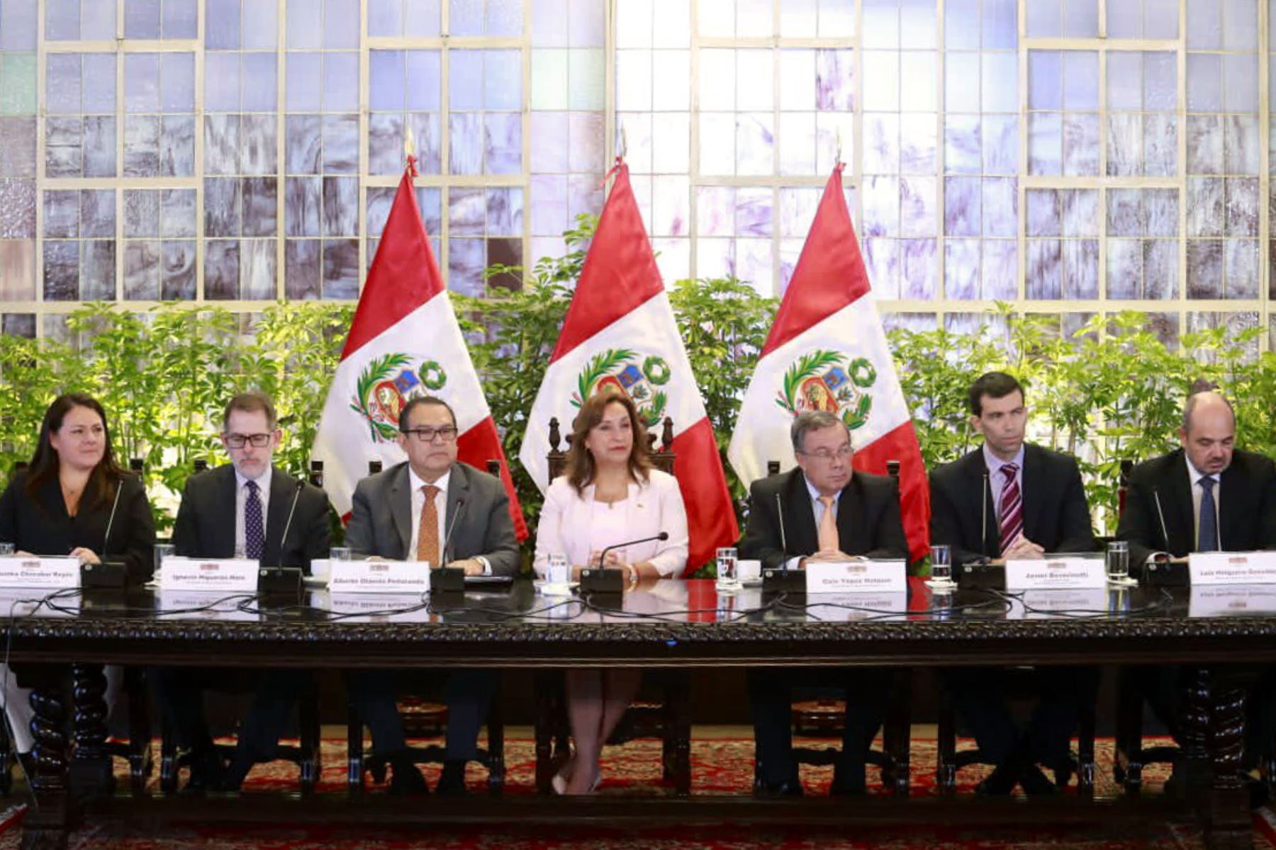 La presidenta Dina Boluarte, junto con el jefe de la PCM, ministros de Estado y el embajador del Ecuador en Perú, participa en la ceremonia de recepción de la Presidencia de la Red Interamericana de Gobierno y Transformación Digital. Foto: PCM