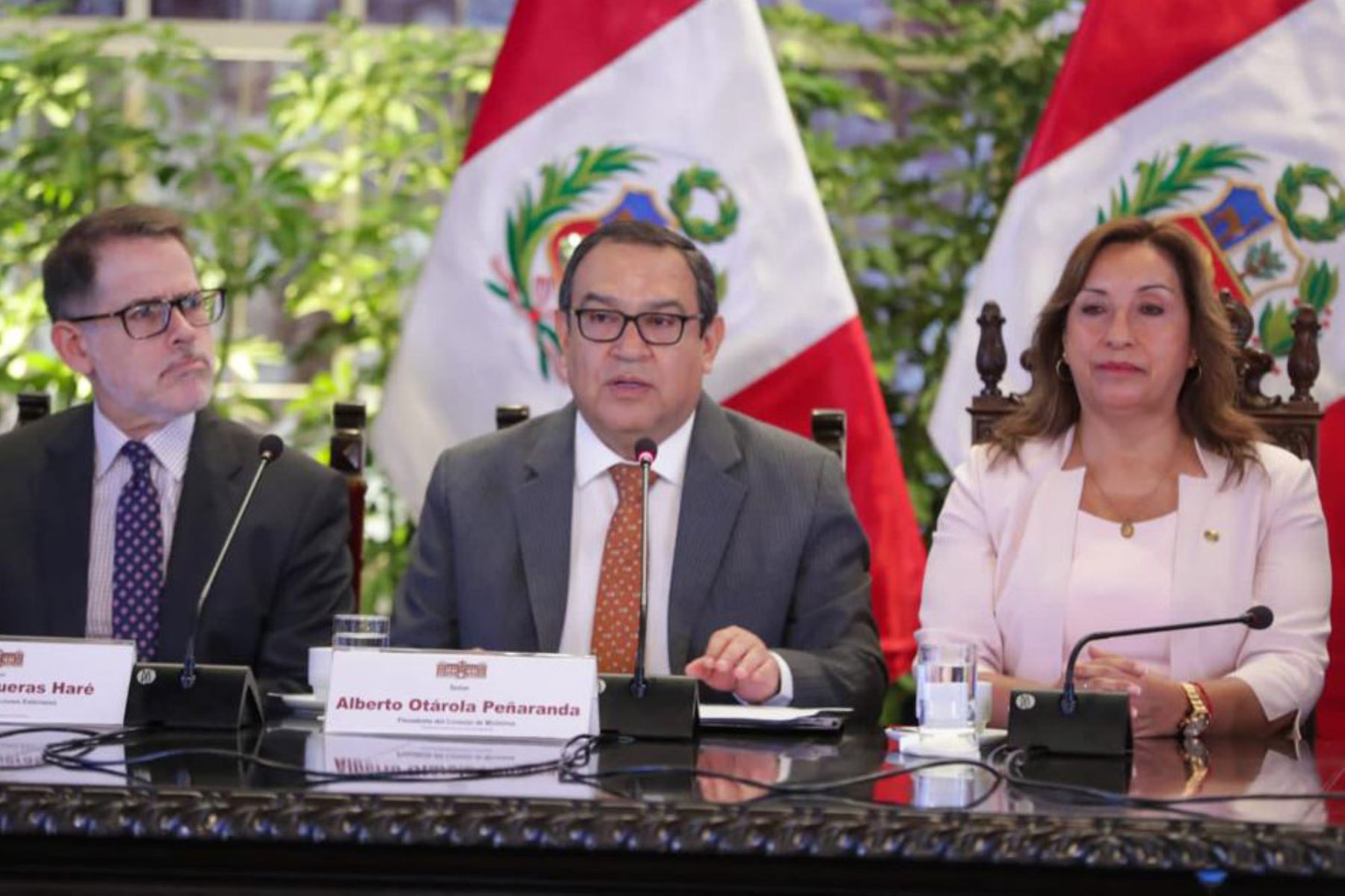 La presidenta Dina Boluarte, junto con el jefe de la PCM, ministros de Estado y el embajador del Ecuador en Perú, participa en la ceremonia de recepción de la Presidencia de la Red Interamericana de Gobierno y Transformación Digital. Foto: PCM