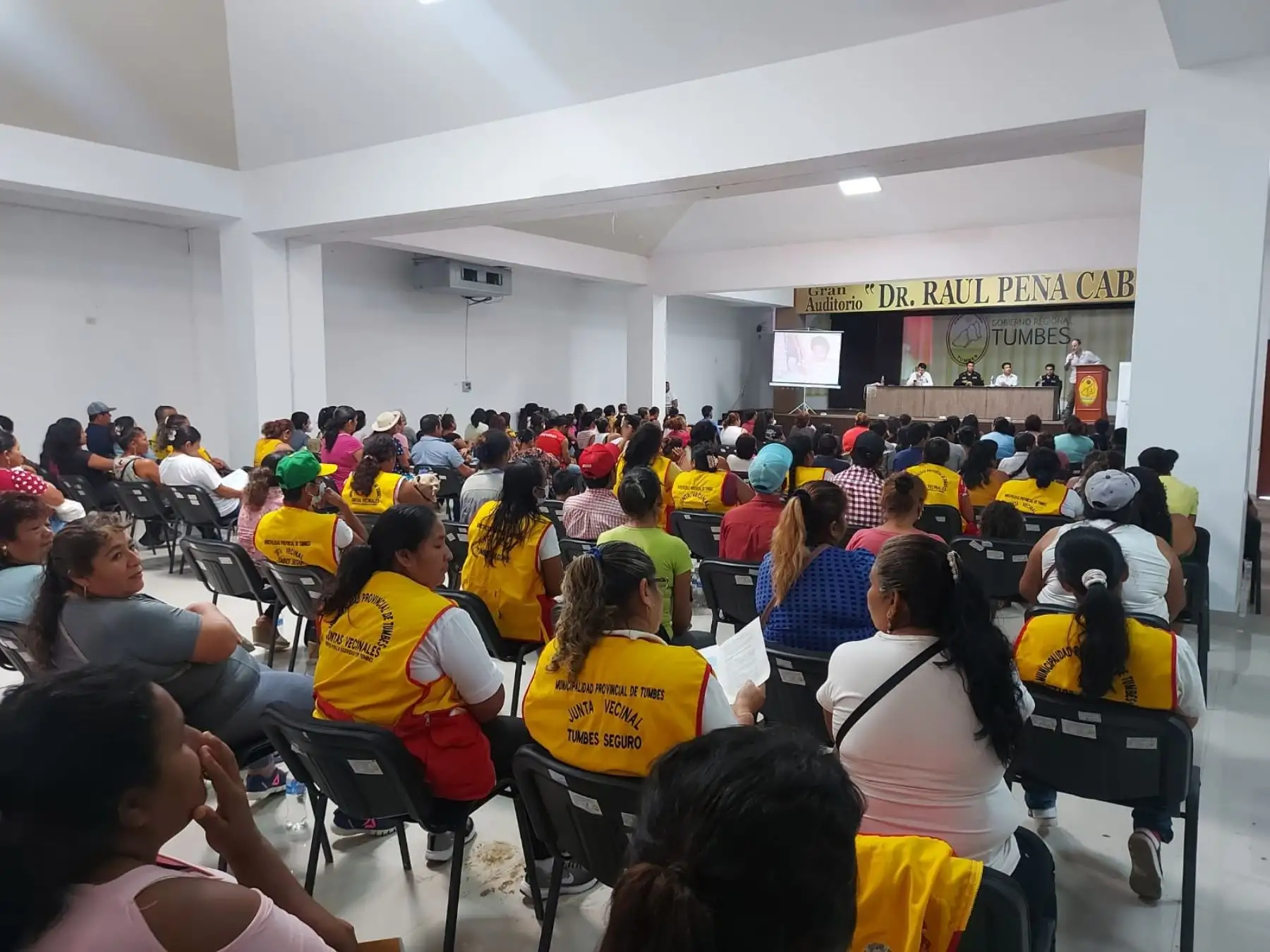 Con diversos talleres fortalecen capacidades de las juntas vecinales de Tumbes en temas relacionados con la seguridad ciudadana. ANDINA/Difusión