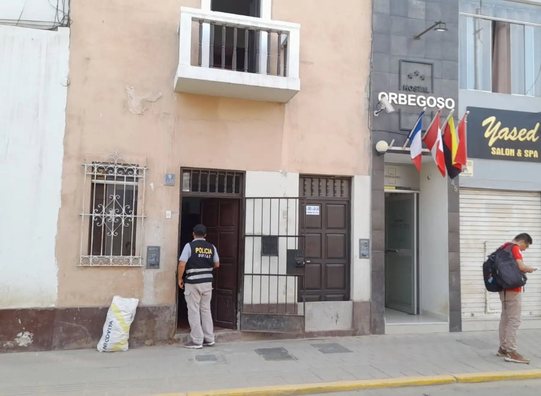 Equipo Especial de Fiscales contra la Corrupción allanó esta madrugada un inmueble vinculado al congresista Carlos Enrique Alva Rojas, ubicado en la ciudad de Trujillo. Foto: Luis Puell.