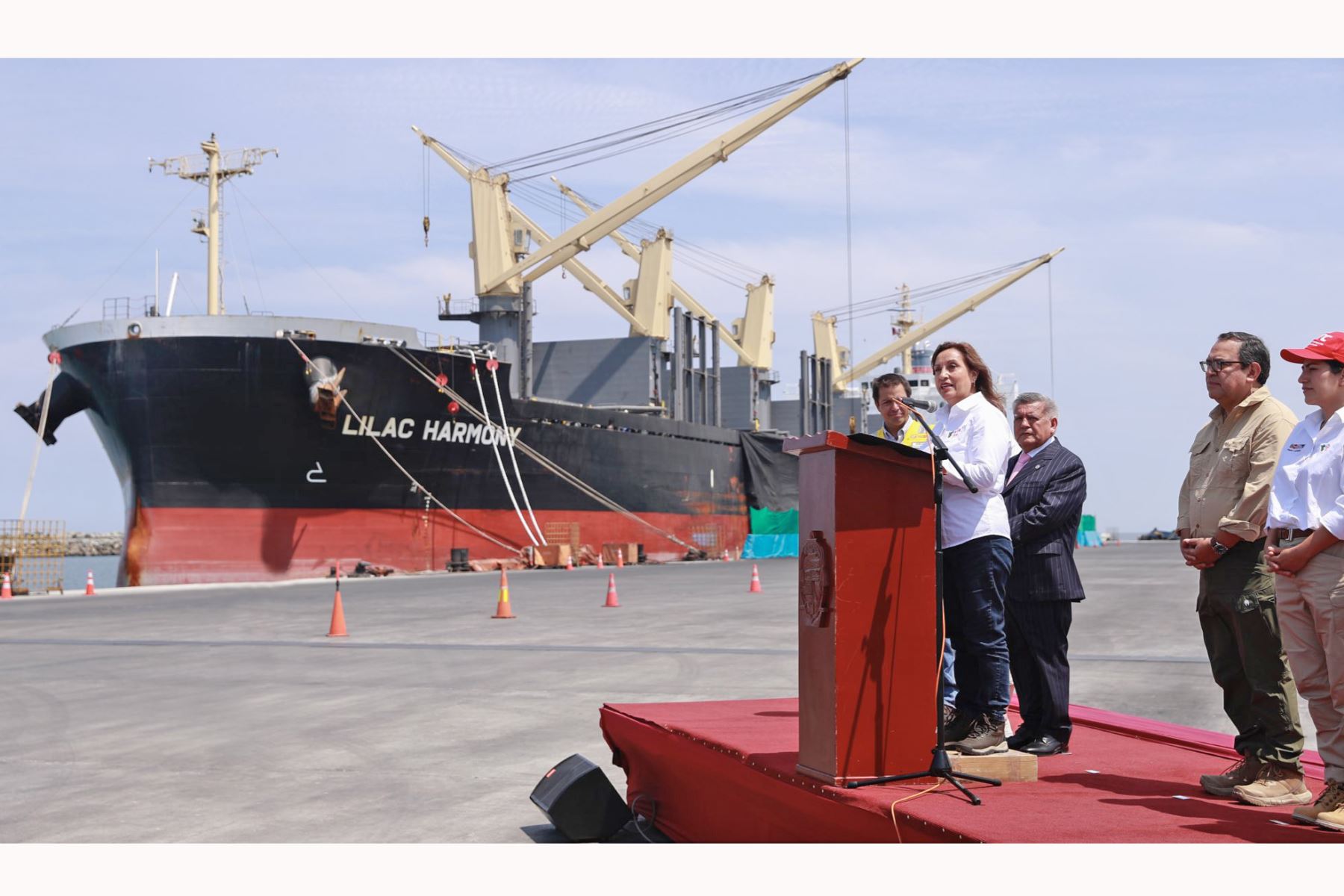 La presidenta Dina Boluarte participó en la inauguración de la nueva infraestructura del terminal portuario multipropósito de Salaverry, una muestra del trabajo conjunto entre el sector público y privado. Foto: ANDINA/ Prensa Presidencia