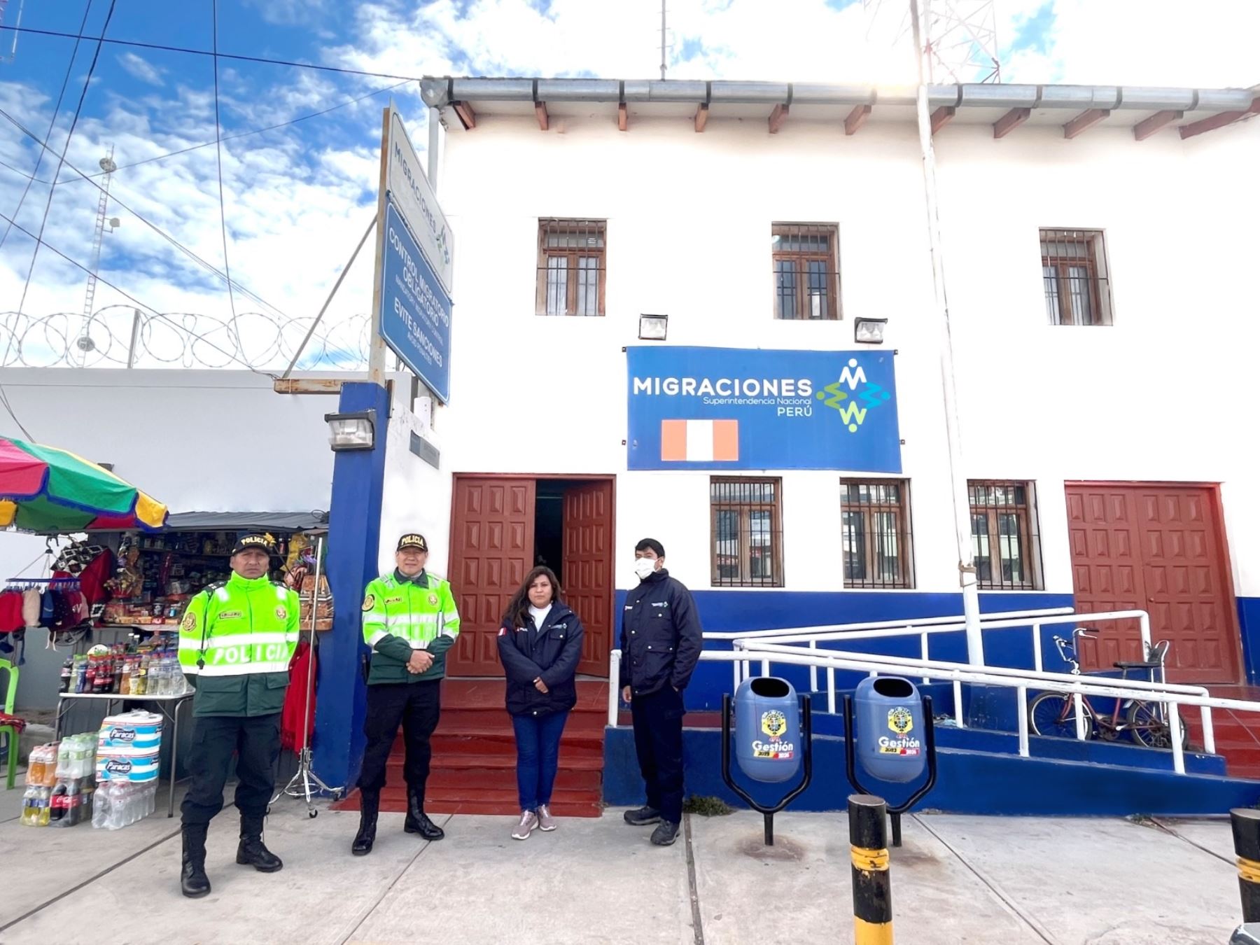 Con apoyo de la Policía Nacional se reanudó el control migratorio en el puesto ubicado en Desaguadero, en Puno. ANDINA/Difusión