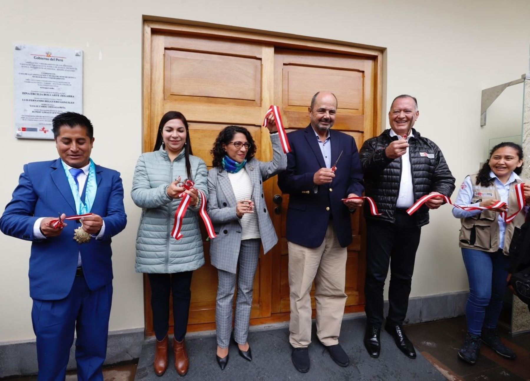 Los ministros de Cultura, Leslie Urteaga; y de Mincetur, Luis Fernando Helguero, participaron de la inauguración de los trabajos de museografía en la Casa de Capitulación y el museo de sitio de Quinua, región Ayacucho. ANDINA/Difusión