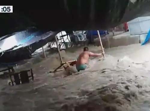 El mercadillo de Bellavista, en Sullana, fue el más afectado tras el desborde de un canal a causa de la lluvia intensa que se registró esta mañana en esta provincia de Piura. ANDINA/Difusión