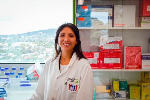 Liz Flórez es una estudiante de Doctorado en la Universidad de Auckland. Allá se encuentra estudiando los genes del hongo N. ditissima, a fin de conocer cómo infectan a las manzanas. Foto: ANDINA/Difusión