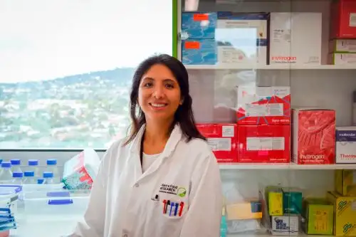 Liz Flórez es una estudiante de Doctorado en la Universidad de Auckland. Allá se encuentra estudiando los genes del hongo N. ditissima, a fin de conocer cómo infectan a las manzanas. Foto: ANDINA/Difusión