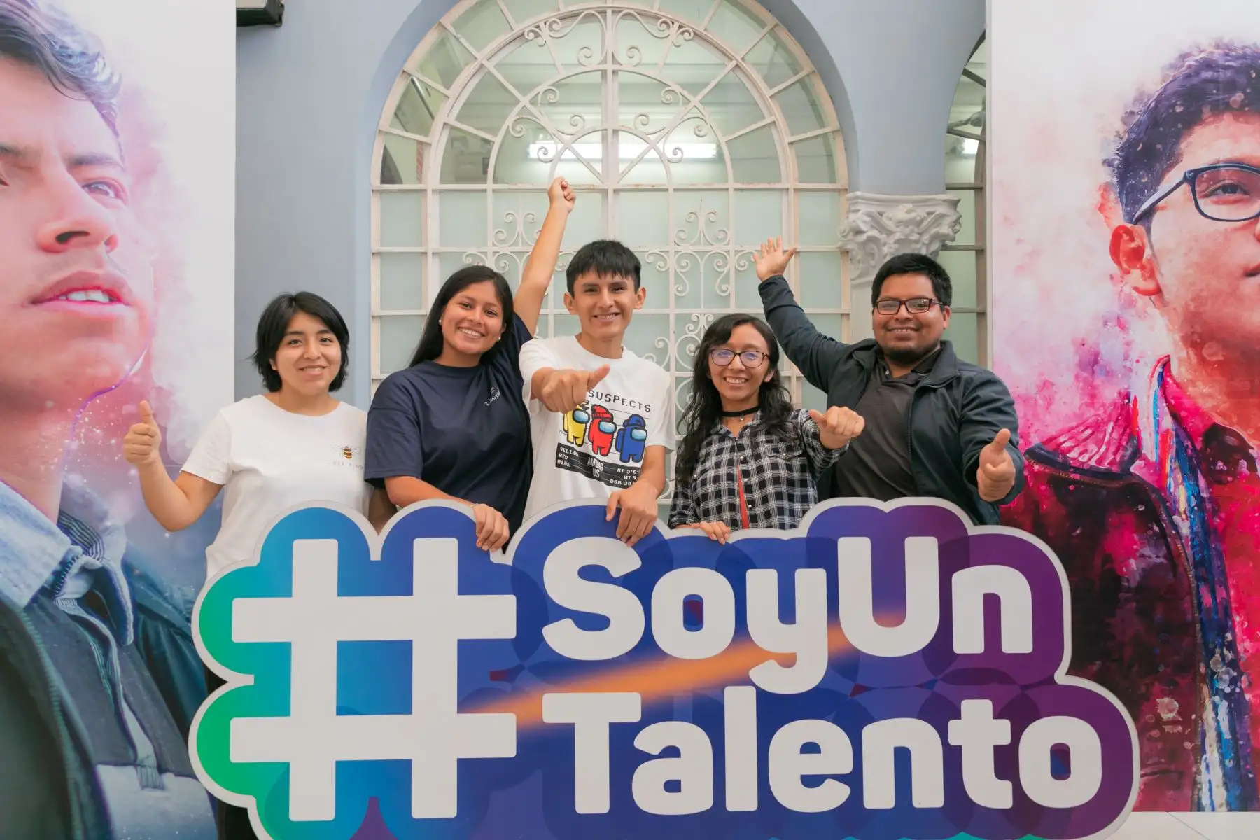 De izquierda a derecha: Elizabeth Enriquez, Desireé Patricio, Jonatan Cotache, Joseline Chero y Christian Cuba, quienes alcanzaron los más altos puntajes y ganaron una vacante en el primer momento del concurso Beca 18-2023. Foto:ANDINA/Pronabec