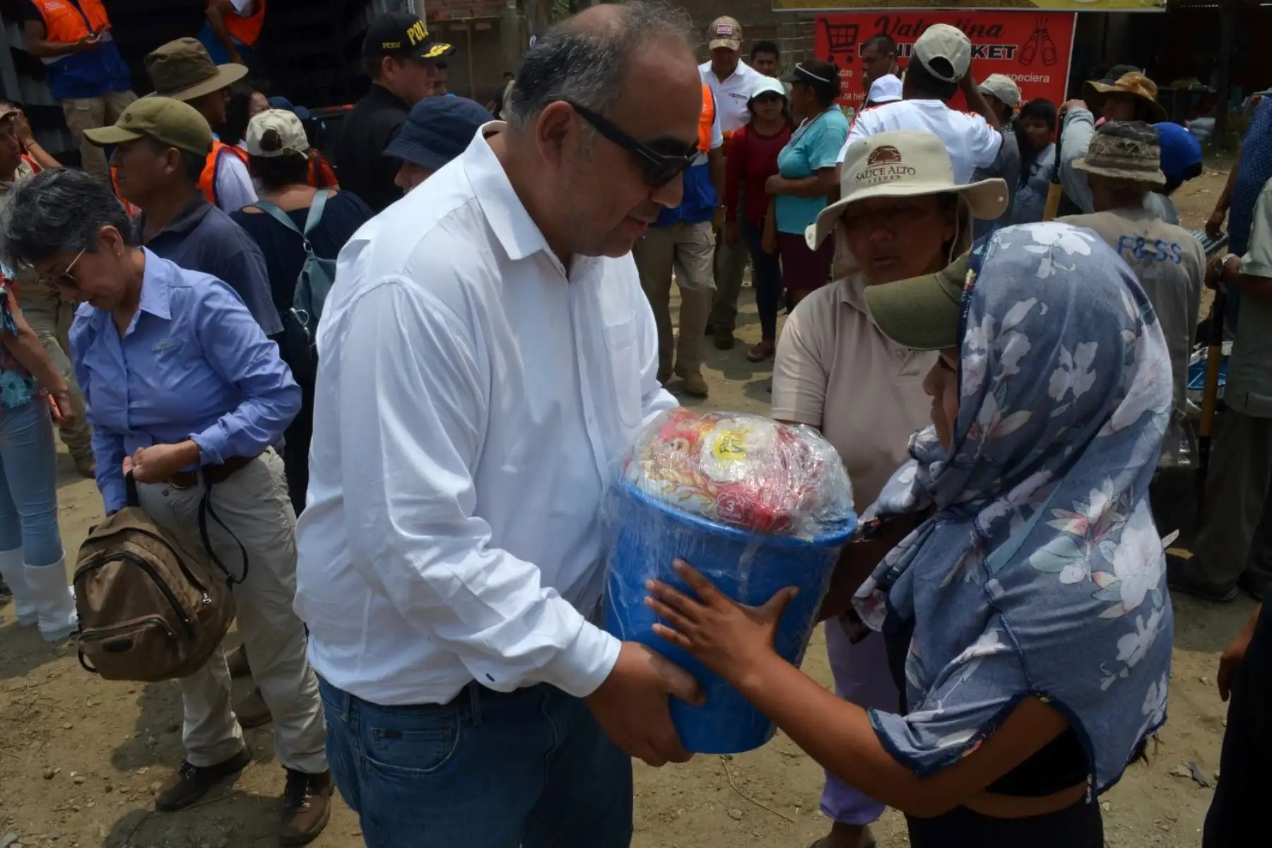 Colegio de Notarios de Lima entrega ayuda humanitaria a damnificados de Cieneguilla. Foto: ANDINA/Difusión