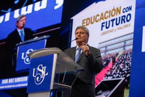 Raúl Diez Canseco presenta libro "Educación con futuro: Libertad y valores".