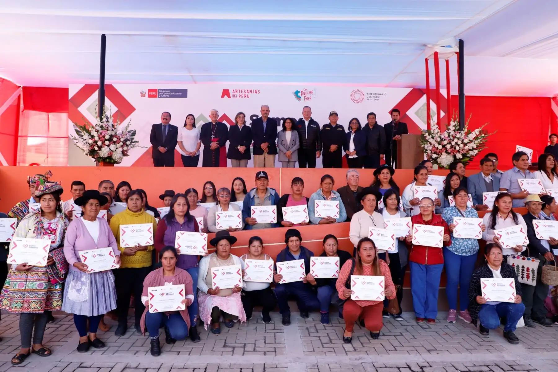 El ministro Luis Fernando Helguero (Mincetur) presentó en Ayacucho el concurso nacional Somos Artesanía 2023. Foto: Mincetur/Difusión.
