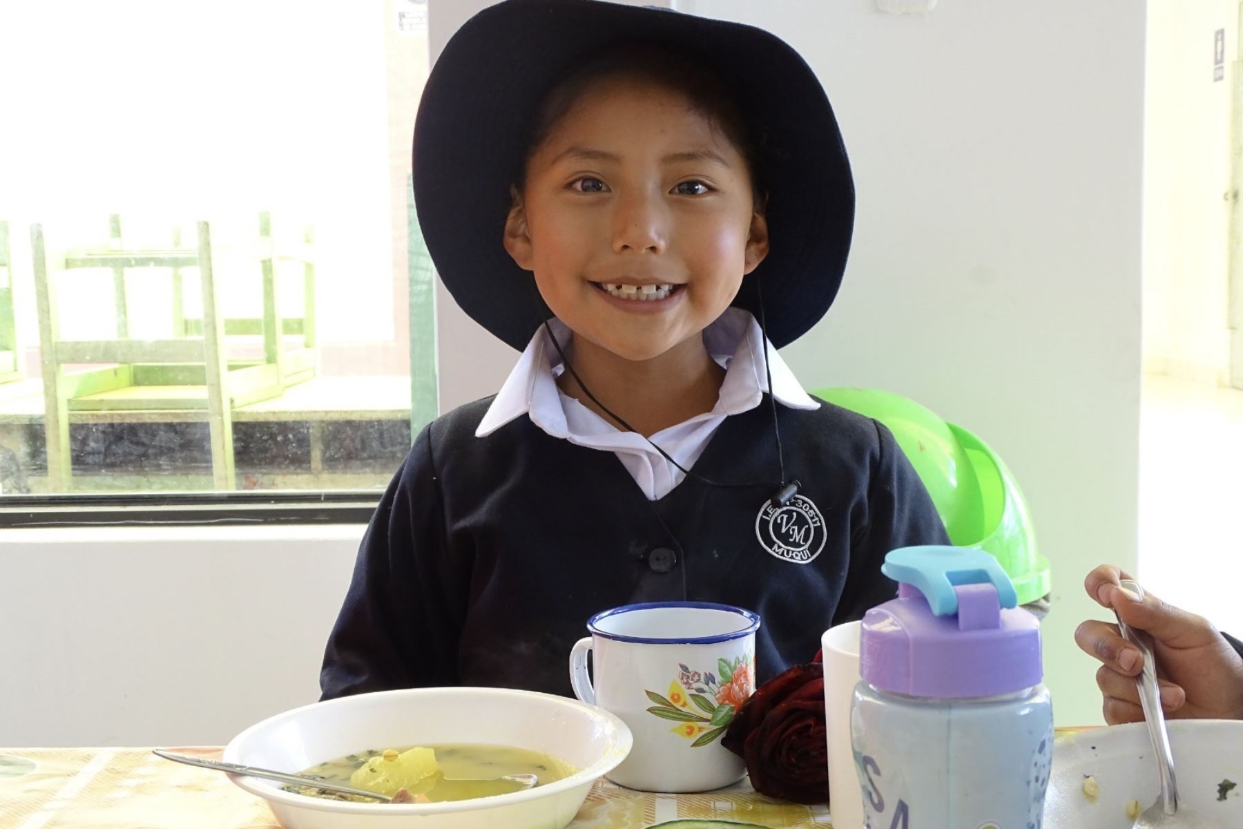 Escolares de Viques y Muqui, en la región Junín, disfrutan el tradicional patachi, deliciosa sopa preparada a base de charqui, trigo pelado, habas, frejol y arveja. Foto: ANDINA/Difusión